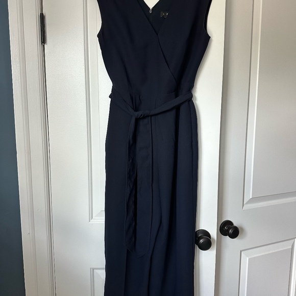 Club Monaco Lorenny Jumpsuit Navy Belted V Neck Pleated Cropped Wide Leg Sz 4 - Picture 1 of 3